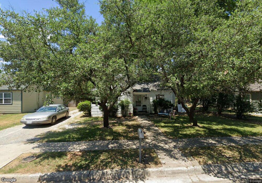 1003 N Howeth St, Gainesville, TX 76240 - photo 1