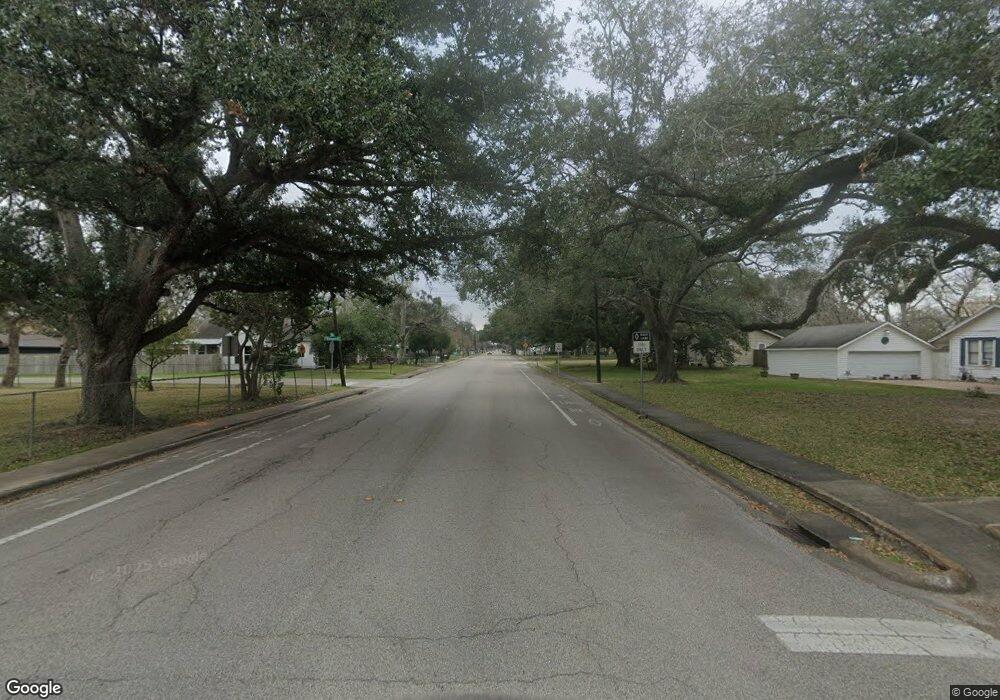 817 W Adoue St, Alvin, TX 77511 - photo 1