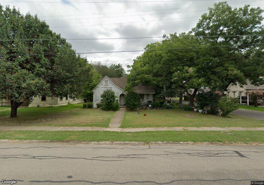 1100 Park Ave, Bonham, TX 75418 - photo 1