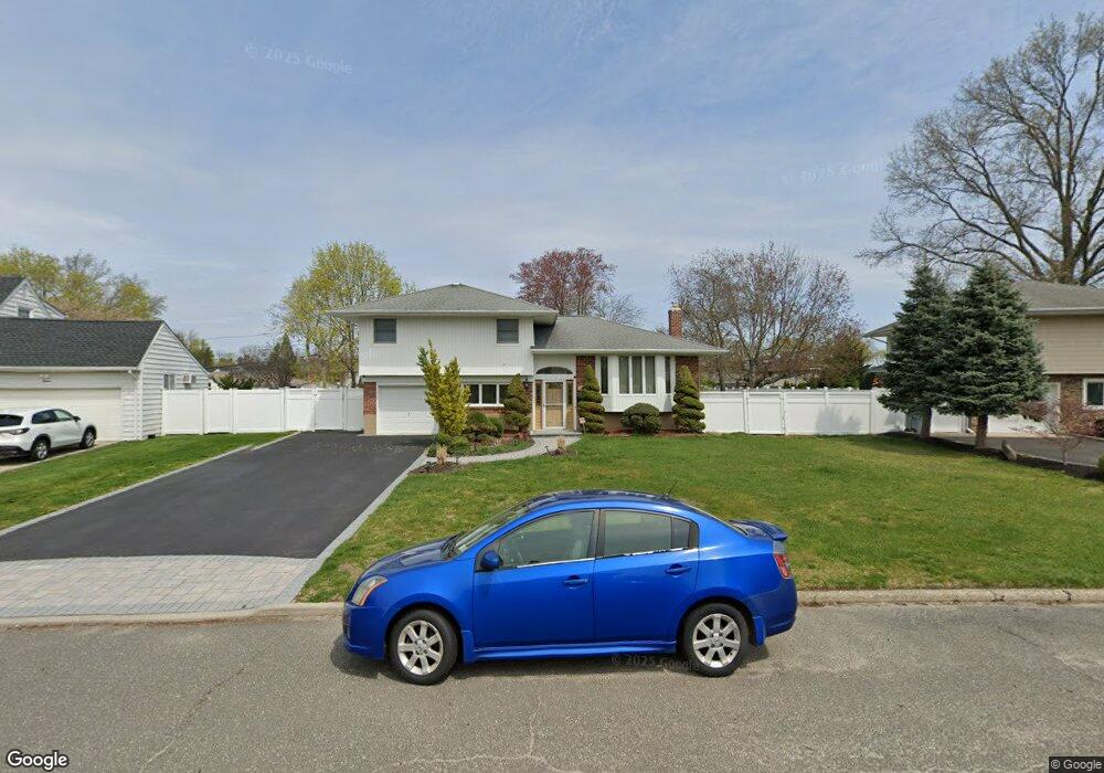 17 Gehrig St, ComMacK, NY 11725 - photo 1