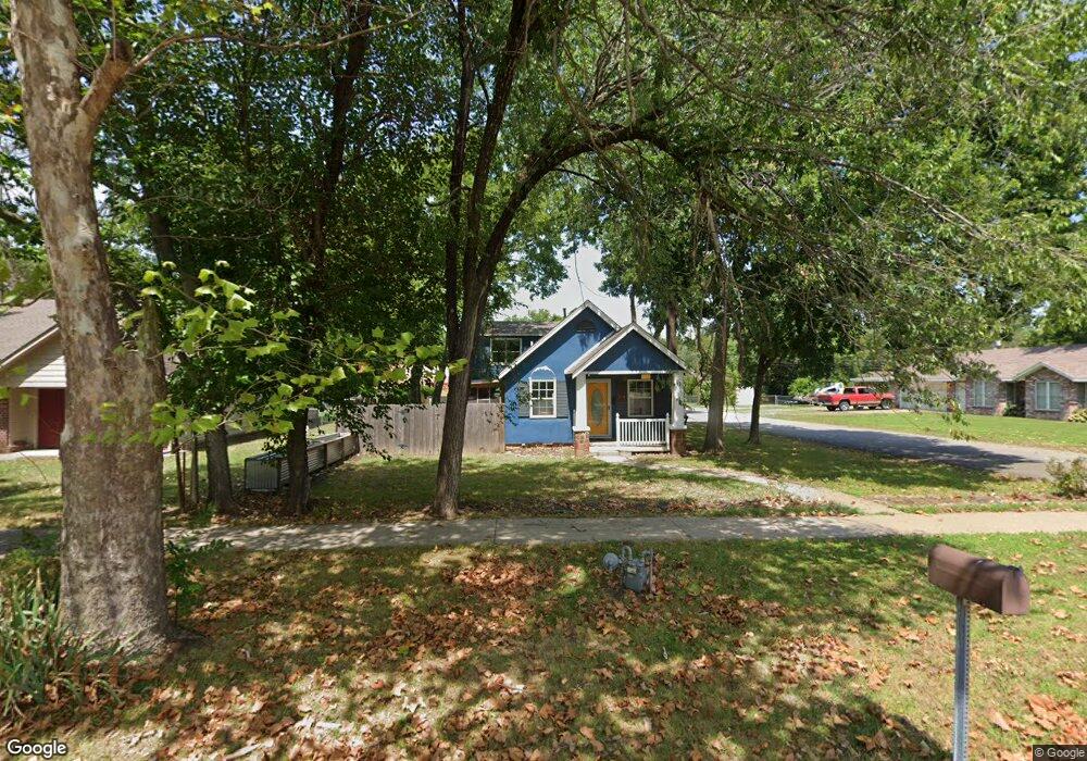 523 N Chickasaw Ave, Claremore, OK 74017 - photo 1