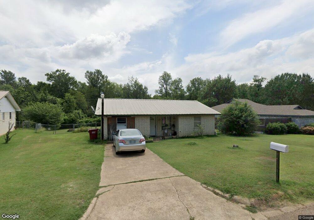 904 Albert Dr, Hugo, OK 74743 - photo 1