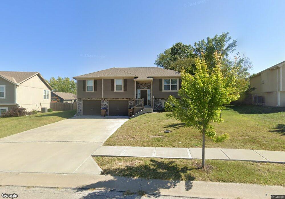 525 Buffalo Dr, Raymore, MO 64083 - photo 1