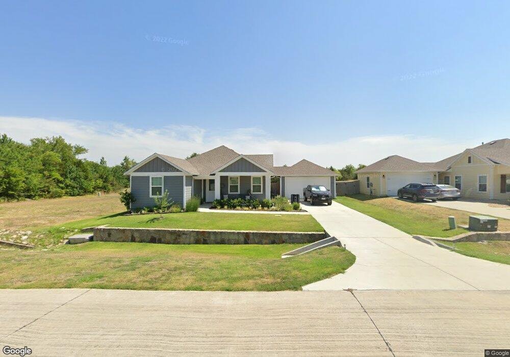 1422 Blue Bonnett Blvd, Gainesville, TX 76240 - photo 1