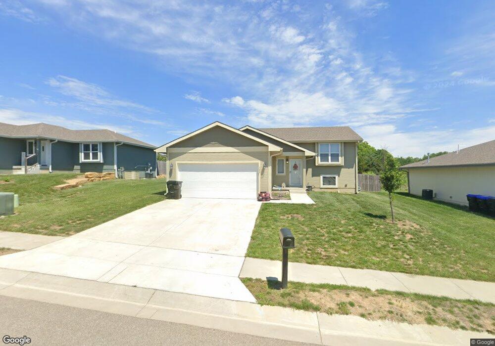 308 SE 43rd St, Topeka, KS 66609 - photo 1