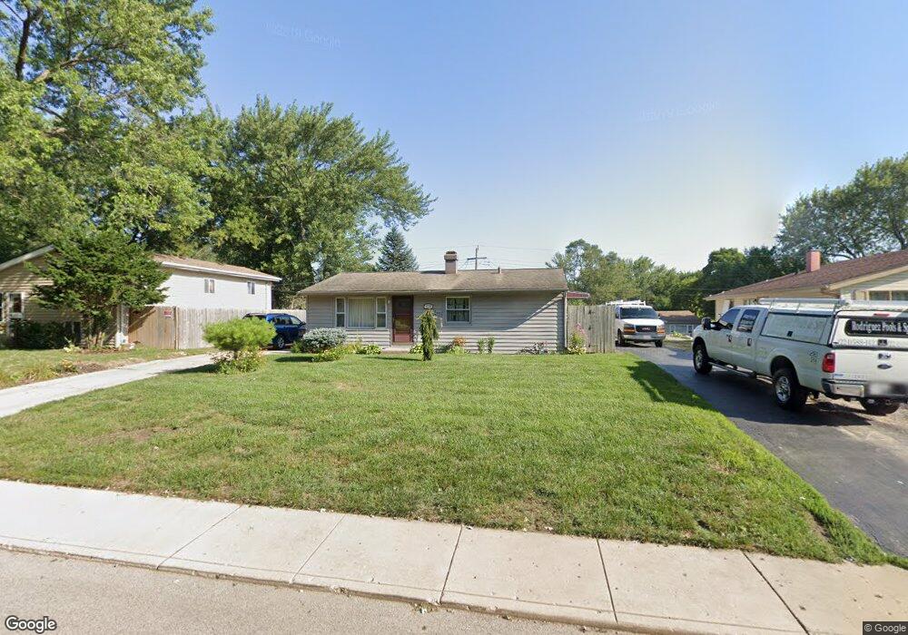 1722 Queens Ct, Carpentersville, IL 60110 - photo 1