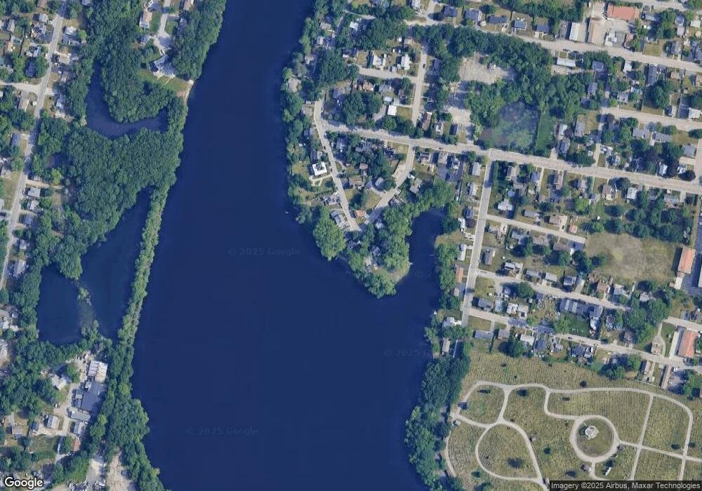 22 Edgewater Dr, Blackstone, MA 01504 - photo 1