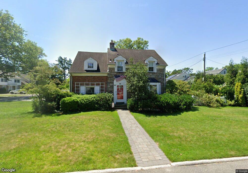32 Shoreview Rd, Manhasset, NY 11030 - photo 1