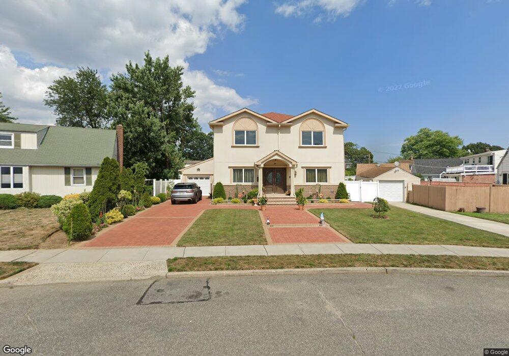 992 Sherman Dr, Franklin Square, NY 11010 - photo 1