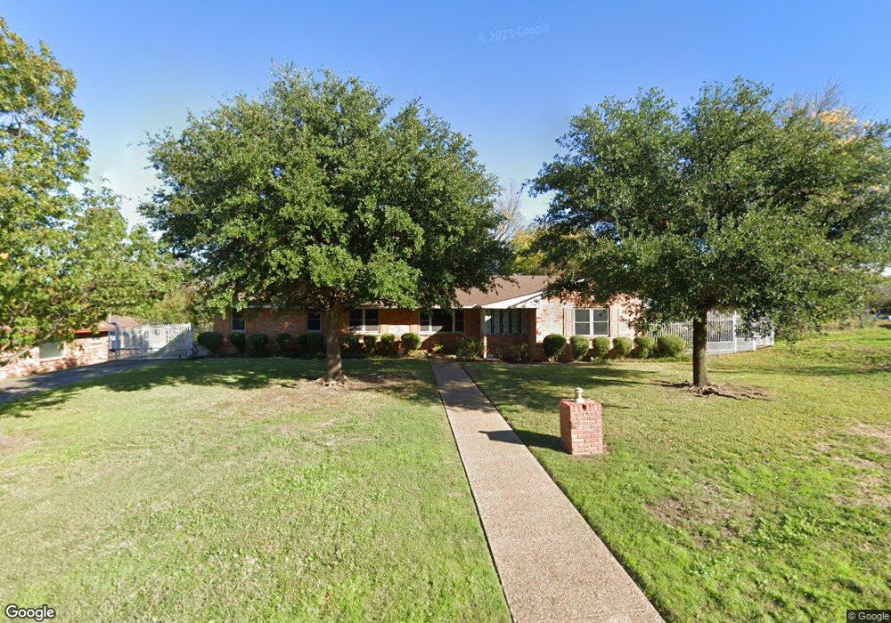 906 Cook Dr, Grand Prairie, TX 75050 - photo 1