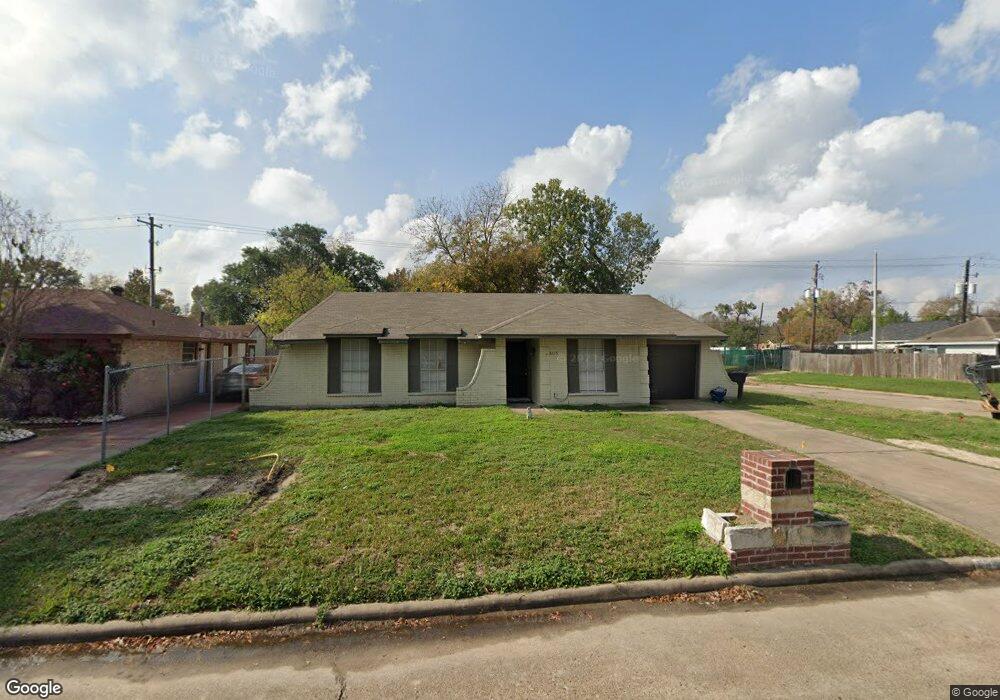 8315 Ponnel Ln, Houston, TX 77088 - photo 1