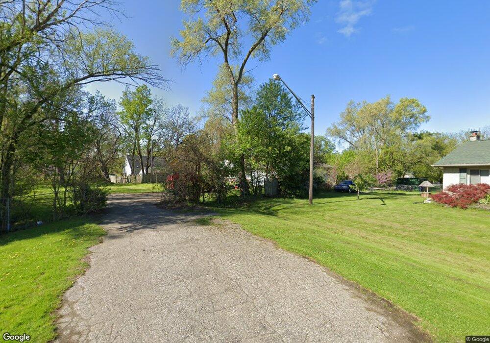 4500 Old Colony Dr, Flint, MI 48507 - photo 1