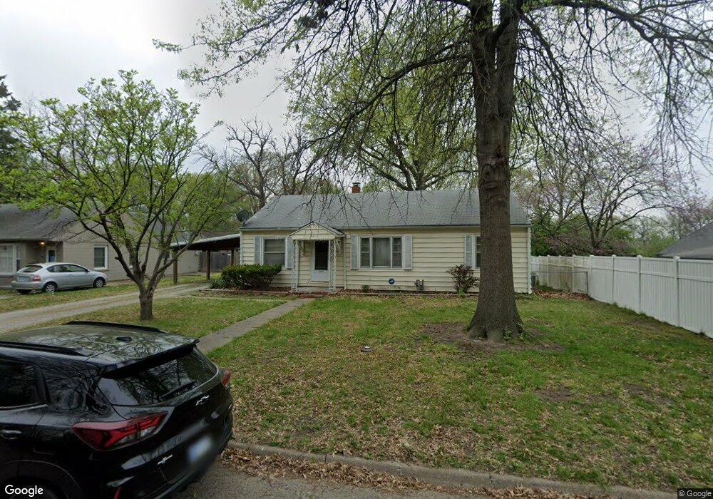 811 SW Cambridge Ave, Topeka, KS 66606 - photo 1