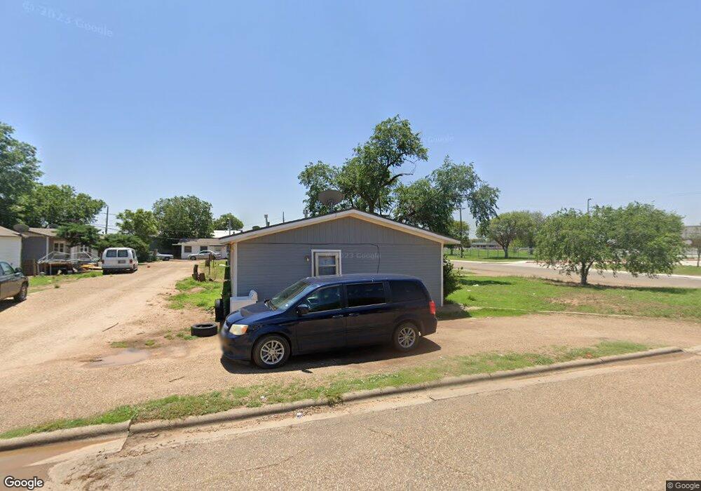 712 Canyon St, Plainview, TX 79072 - photo 1