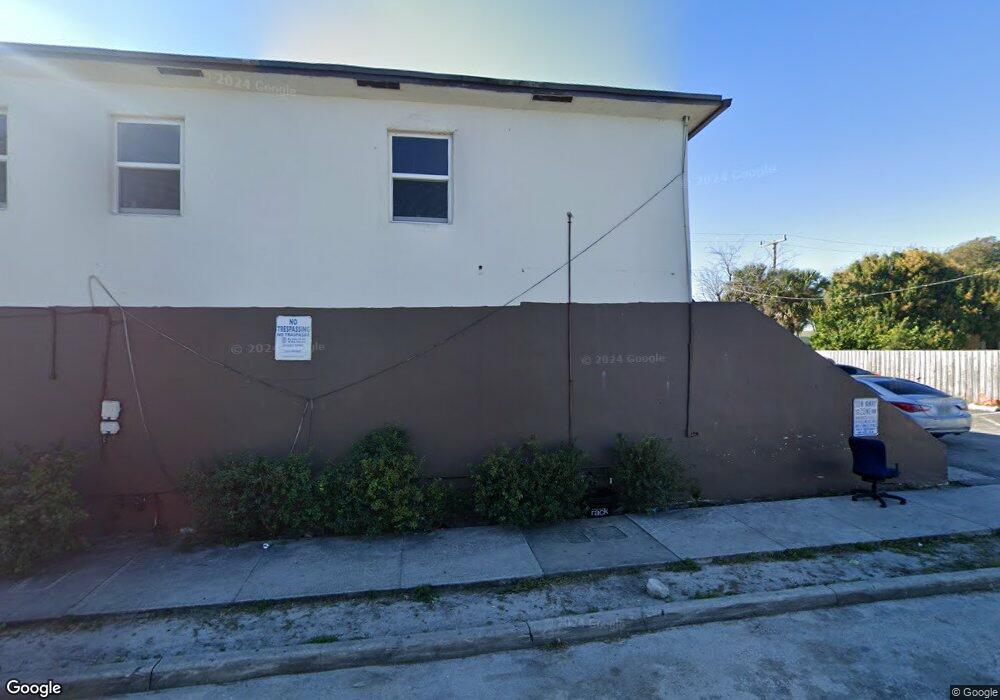 1811 N Tamarind Ave, West Palm Beach, FL 33407 - photo 1