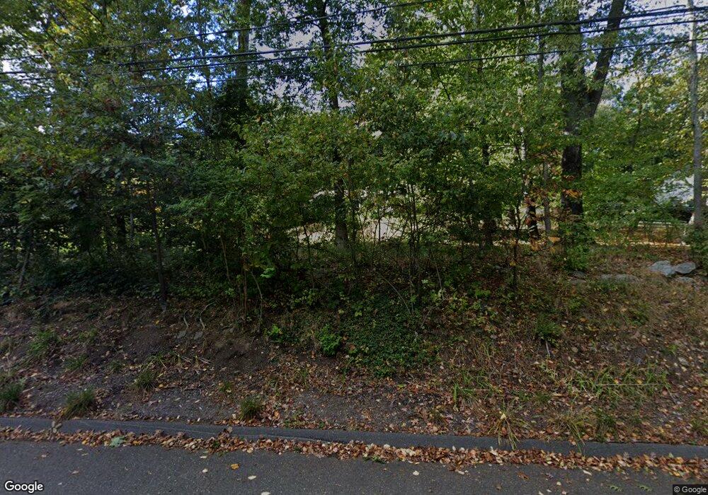 102 E Cross Rd, Stamford, CT 06907 - photo 1