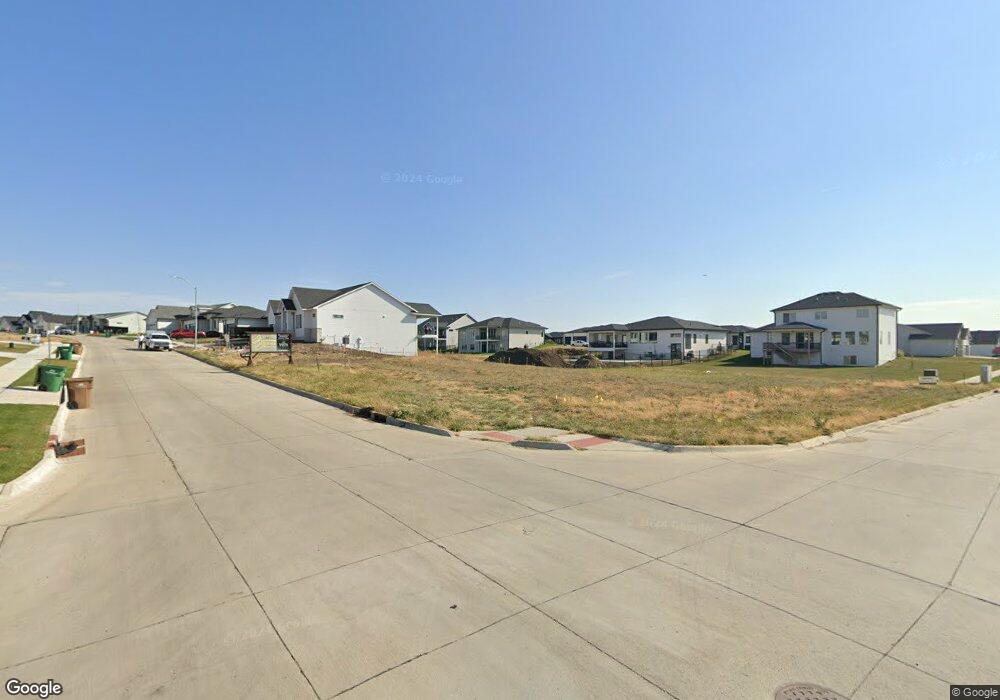 18148 Tanglewood Dr, Waukee, IA 50263 - photo 1