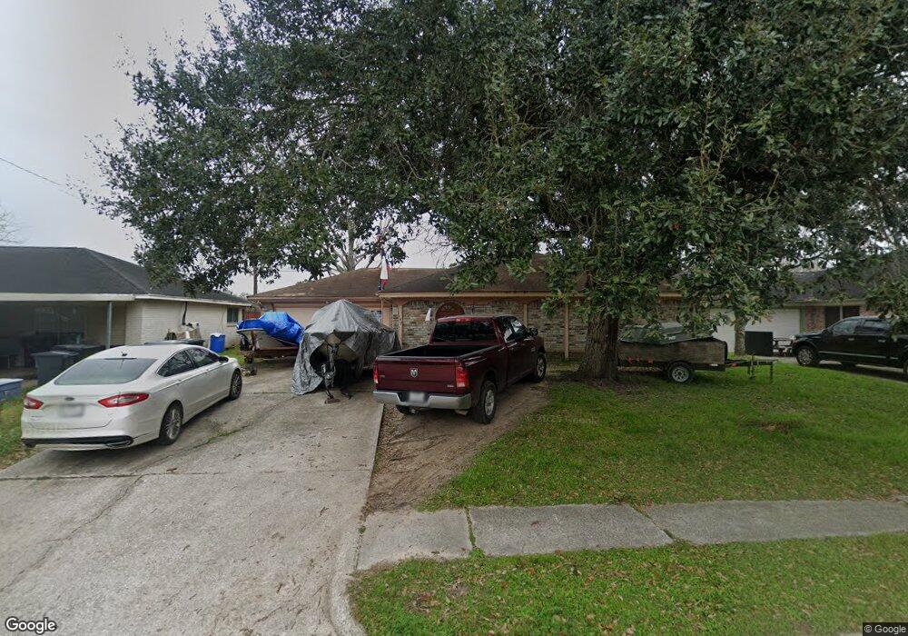 1107 Bayou Dr, Alvin, TX 77511 - photo 1