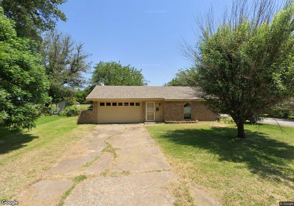 100 W Cunningham St, Bonham, TX 75418 - photo 1