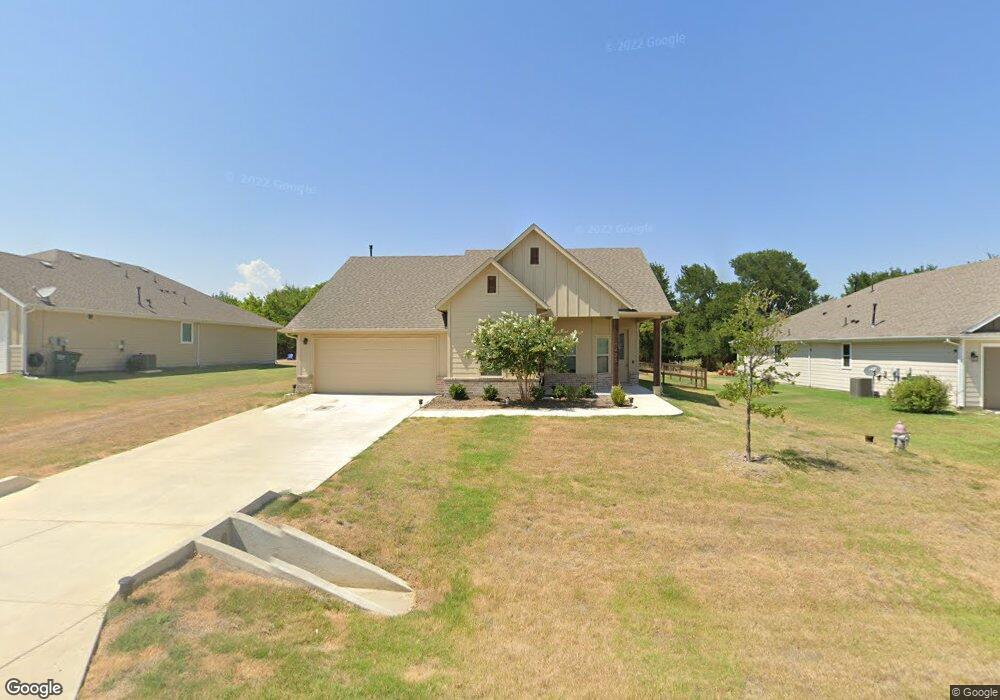 1425 Blue Bonnett Blvd, Gainesville, TX 76240 - photo 1