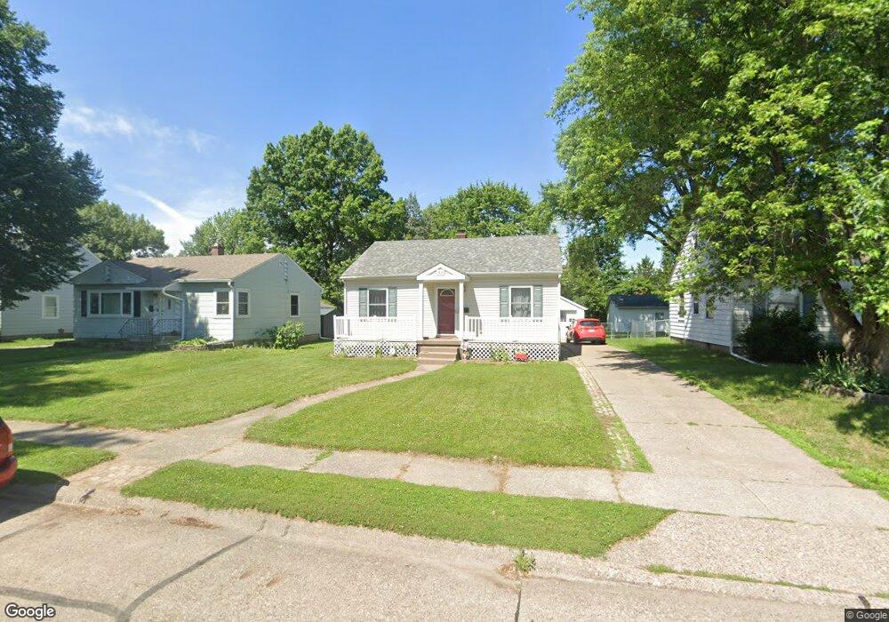 1812 N Pine St, Davenport, IA 52804 - photo 1