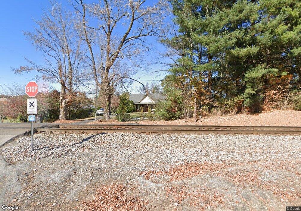 172 Woodlyn Rd, Johnson City, TN 37601 - photo 1