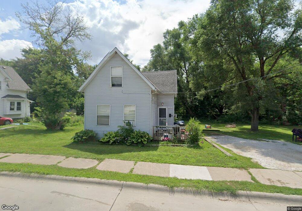 2923 Indian Rd, Davenport, IA 52802 - photo 1
