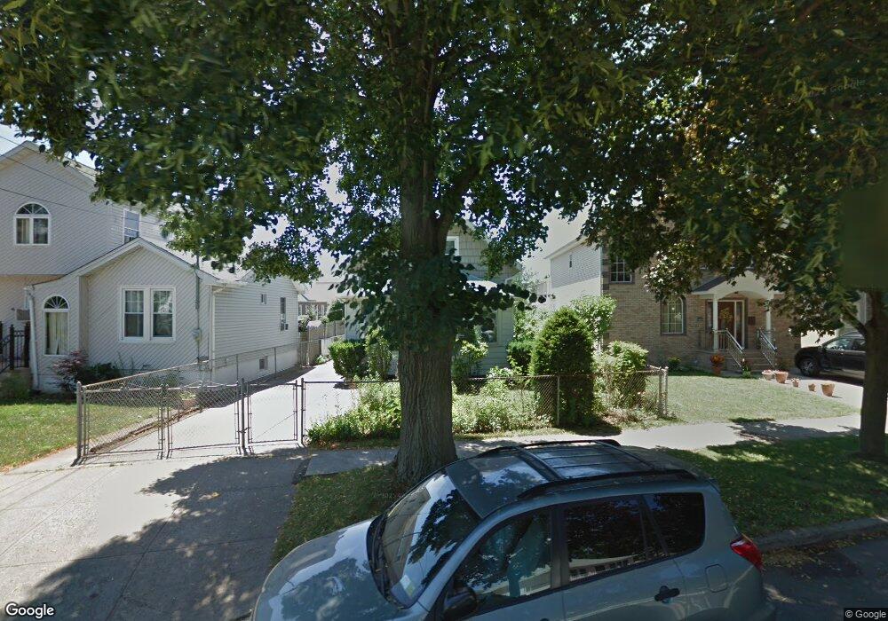 26012 E Williston Ave, Floral Park, NY 11001 - photo 1