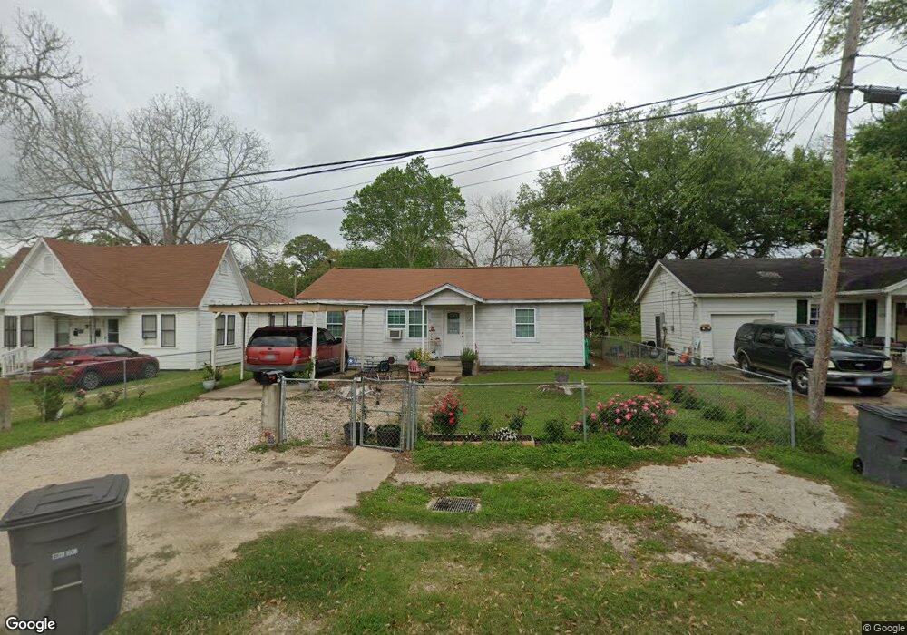2413 9th St, Bay City, TX 77414 - photo 1