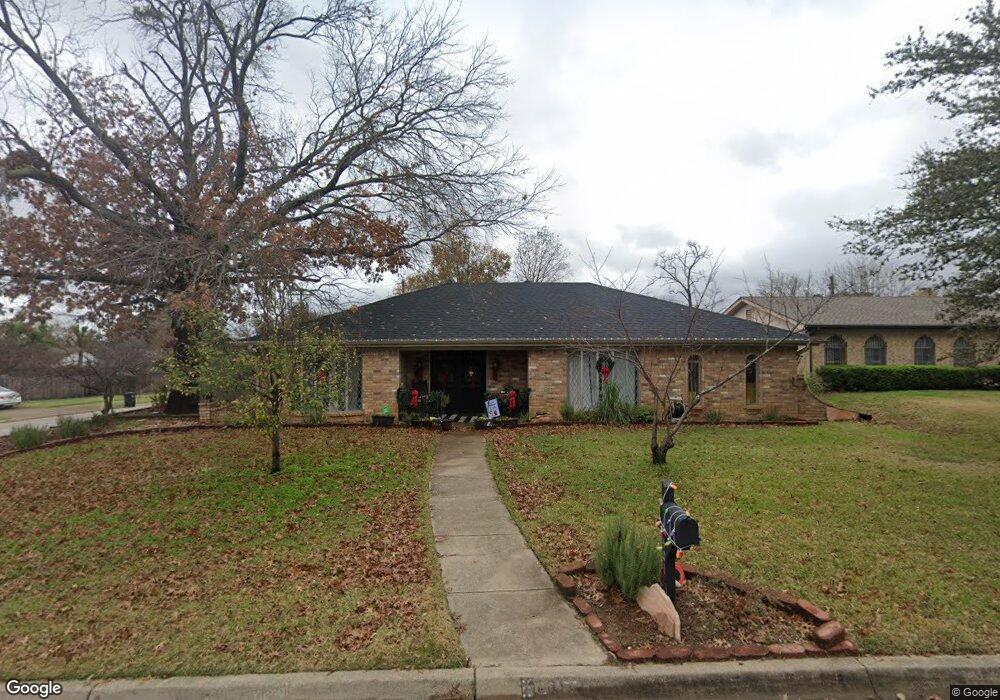 401 Cavender Ct, Hurst, TX 76054 - photo 1
