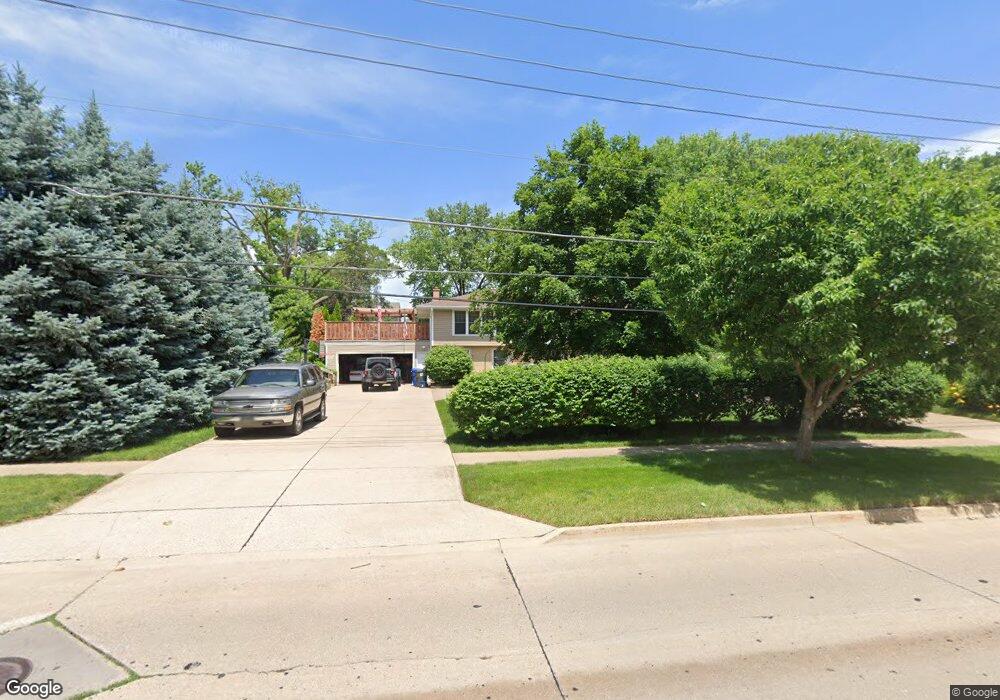 2520 E 46th St, Davenport, IA 52807 - photo 1