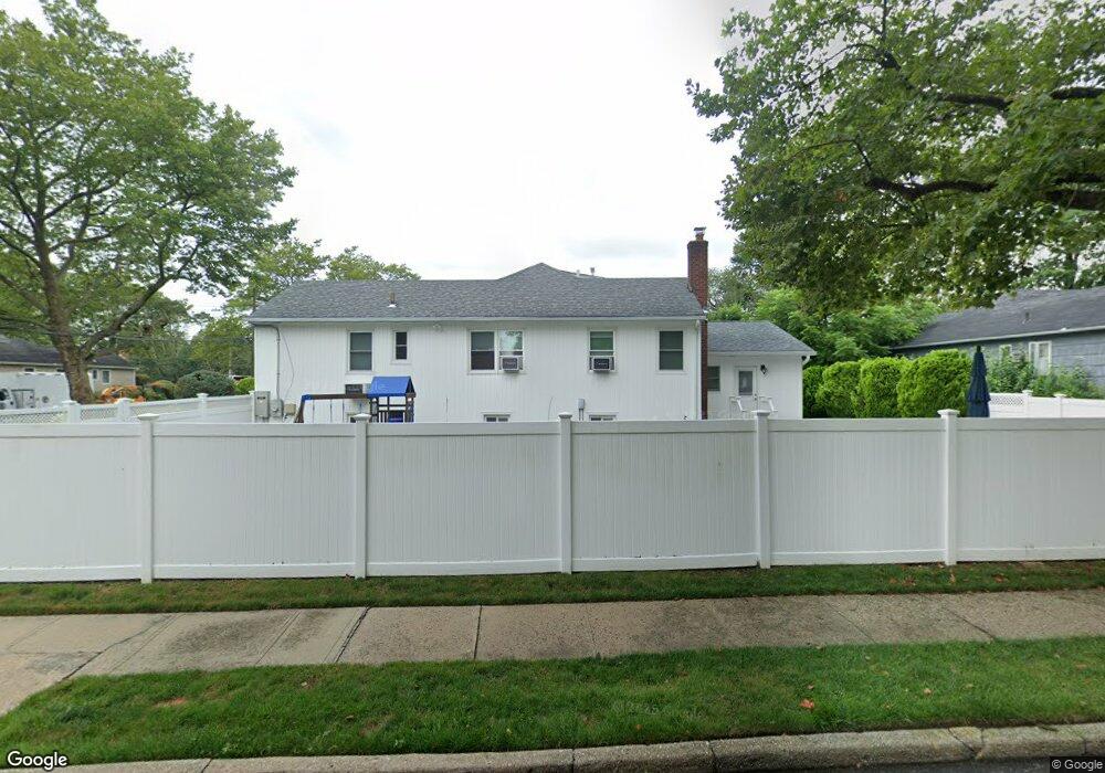 1075 Melissa Ln, North Bellmore, NY 11710 - photo 1