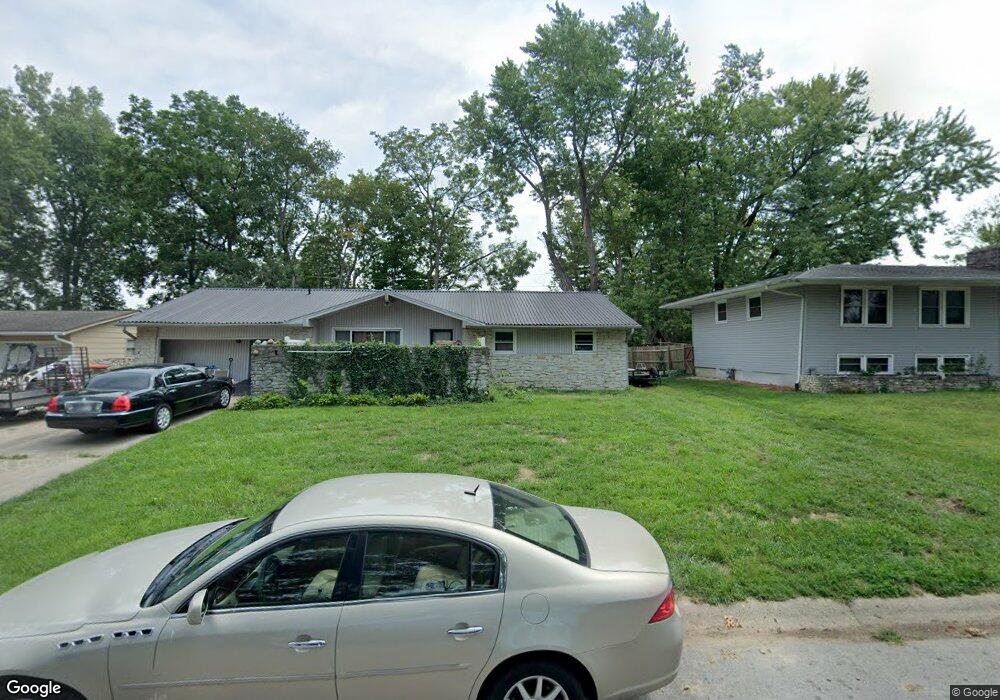2915 Wedgewood Dr, Columbus, IN 47203 - photo 1