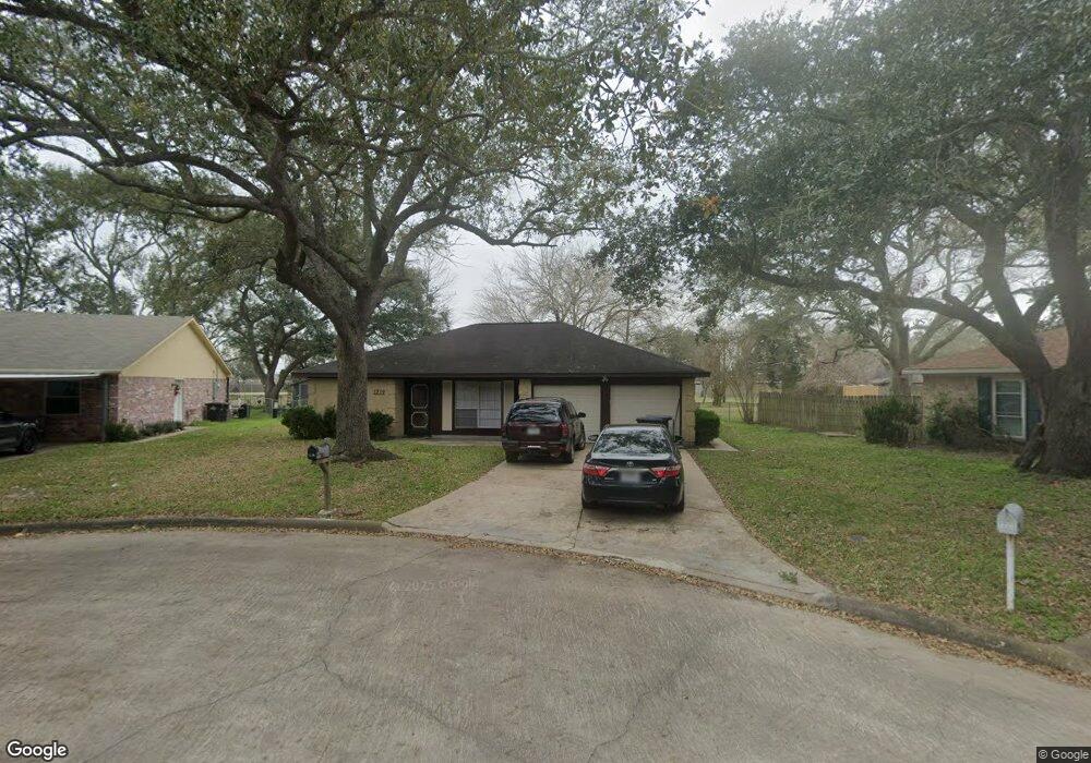 1719 Redwood Cir, Alvin, TX 77511 - photo 1