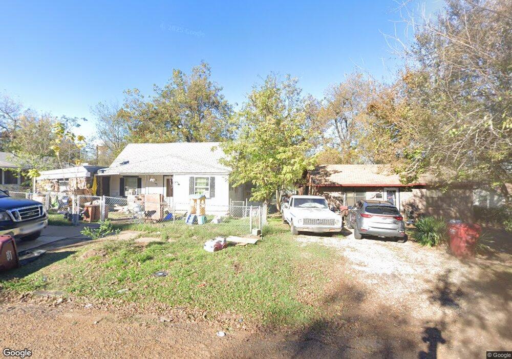 810 W Clayton St, Hugo, OK 74743 - photo 1
