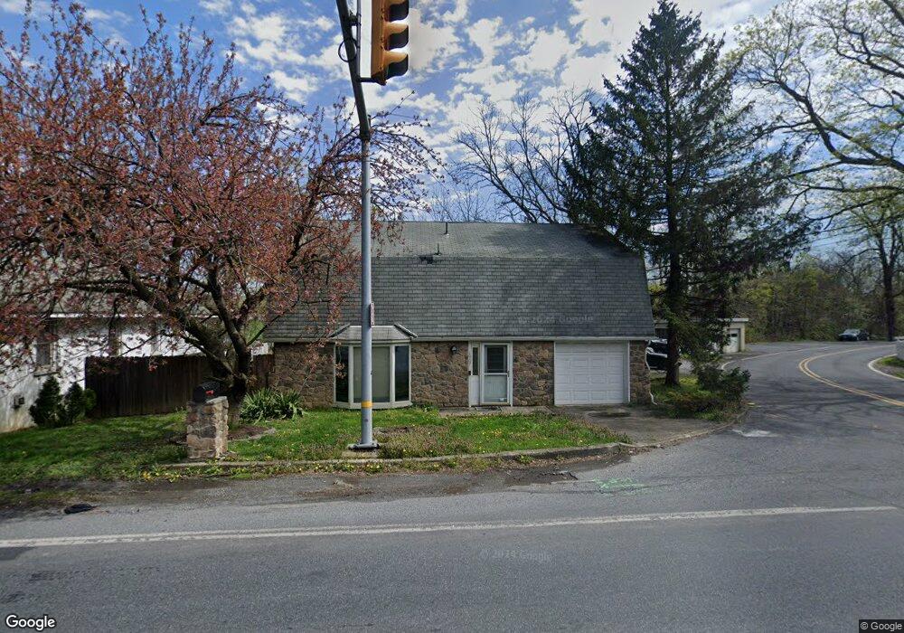 1907 Mauch Chunk Rd, Allentown, PA 18104 - photo 1