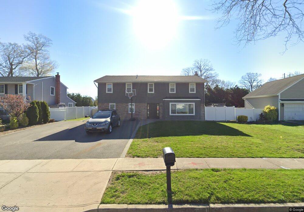 21 Cherokee Ln, ComMacK, NY 11725 - photo 1