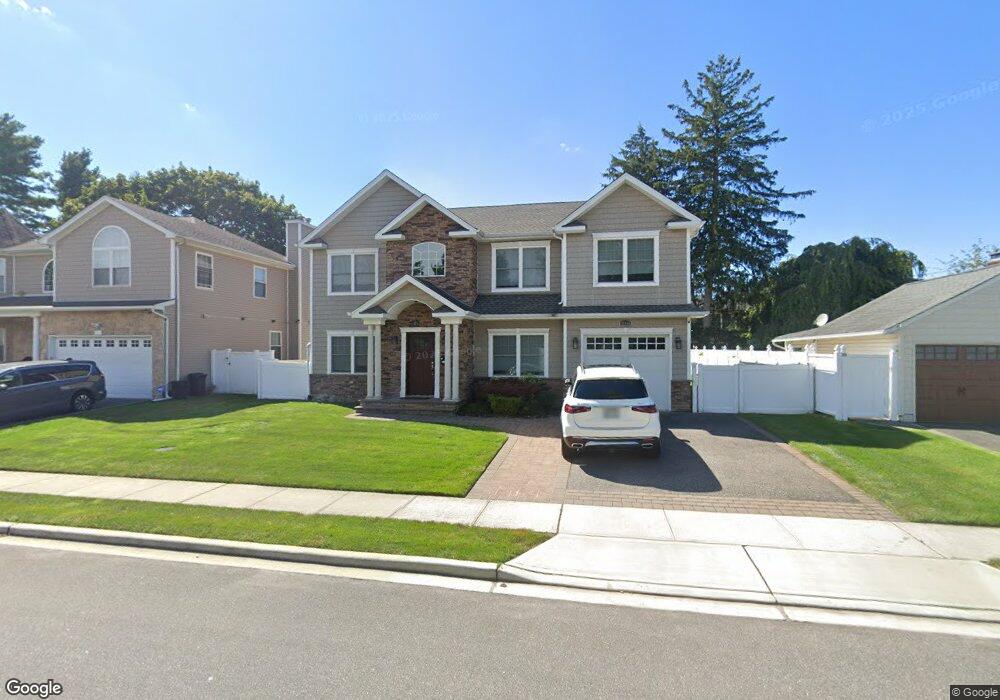 210 Southwood Cir, Syosset, NY 11791 - photo 1