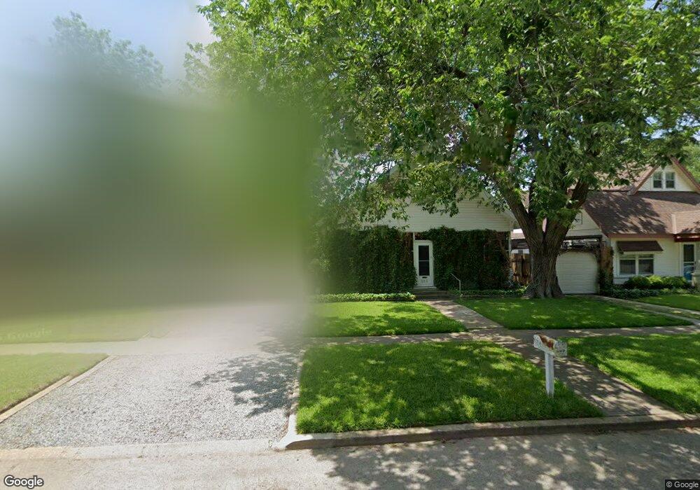 916 W Chestnut St, Denison, TX 75020 - photo 1