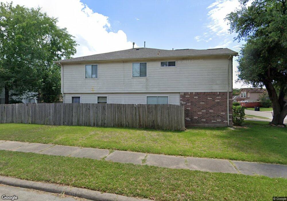 8826 Cold Lake Dr, Houston, TX 77088 - photo 1