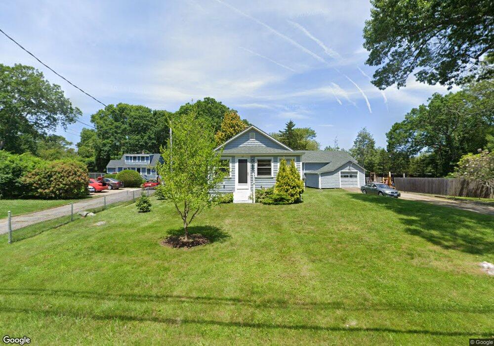 561 Saugatucket Rd, Wakefield, RI 02879 - photo 1