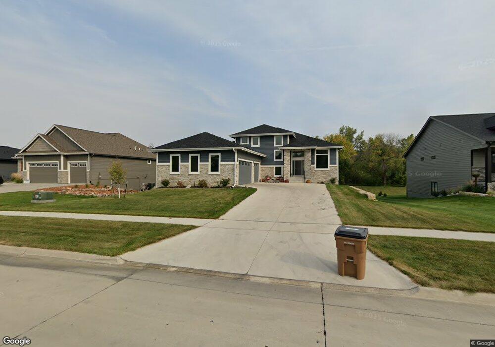 10017 Hidden Valley Dr, Johnston, IA 50131 - photo 1
