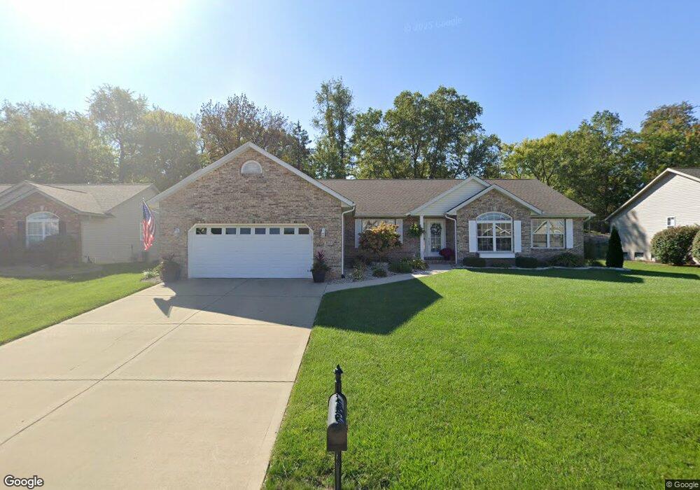 62 Oak Leaf Dr, Maryville, IL 62062 - photo 1