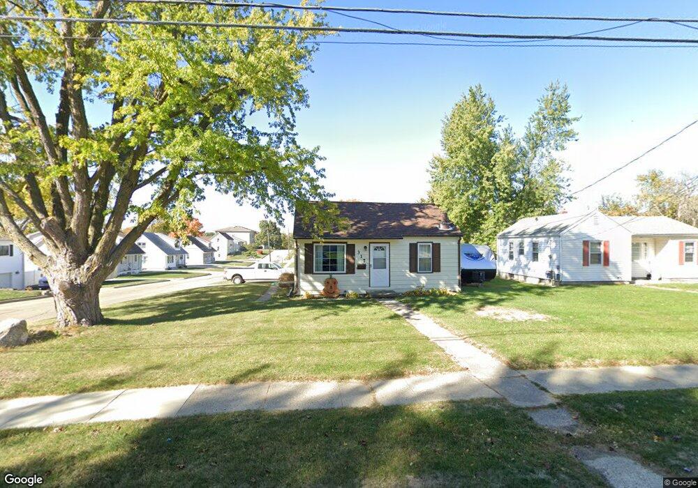 317 E 19th St S, Newton, IA 50208 - photo 1