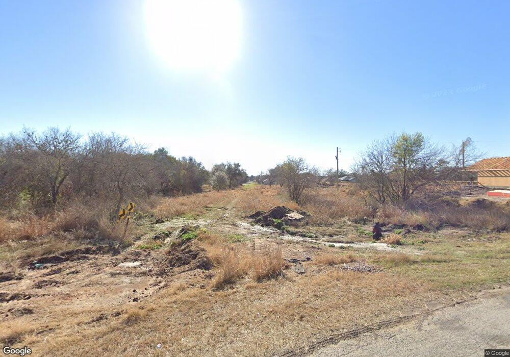 801 Magnolia St, Beeville, TX 78102 - photo 1