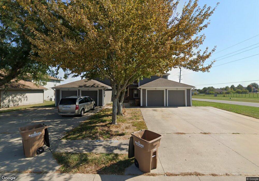 521 Sky Vue Dr, Raymore, MO 64083 - photo 1