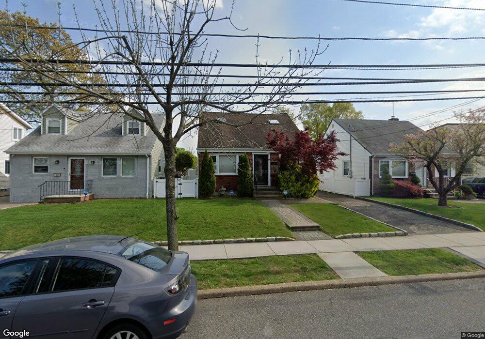 103 Raff Ave, Mineola, NY 11501 - photo 1