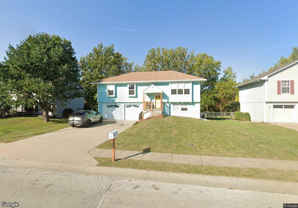 206 S Huntsman Blvd, Raymore, MO 64083 - photo 1