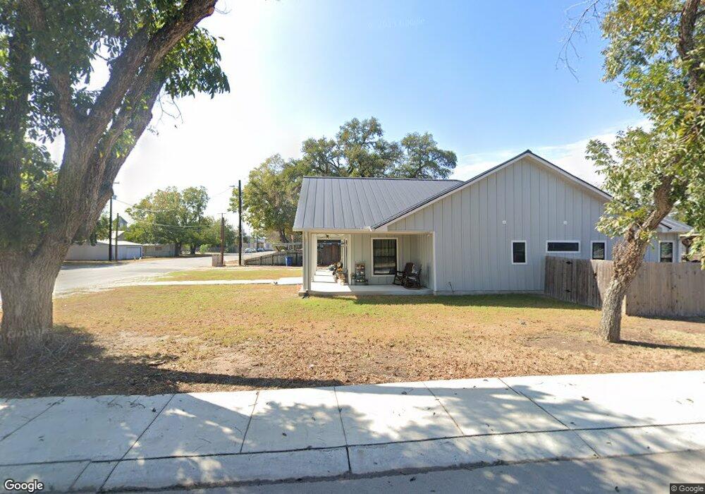 573 E Commerce St, New Braunfels, TX 78130 - photo 1