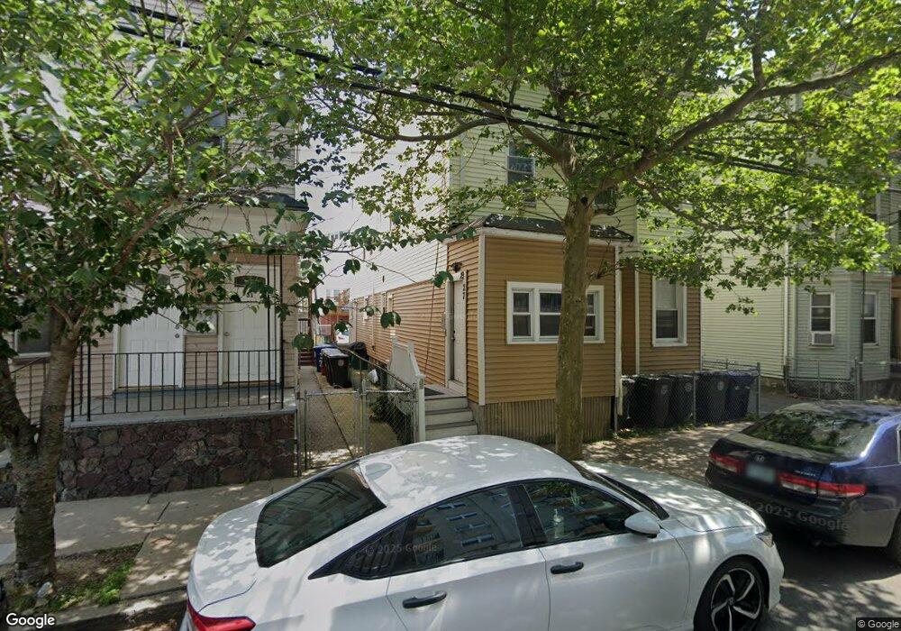 29 Bloomingdale St, Chelsea, MA 02150 - photo 1
